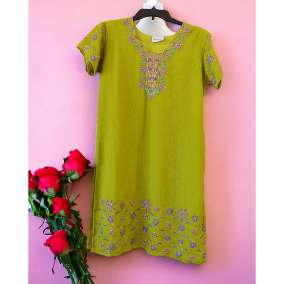 Embroidered Sequined Flowers Detail Chartreuse Green Dress S/M Uniquessentials - Picture 3 of 6